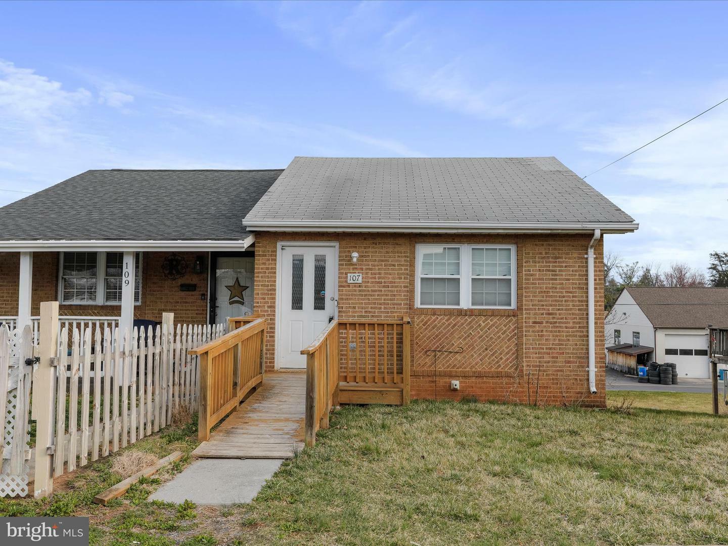 Property Photo: 107 W 13th Street VA 22630