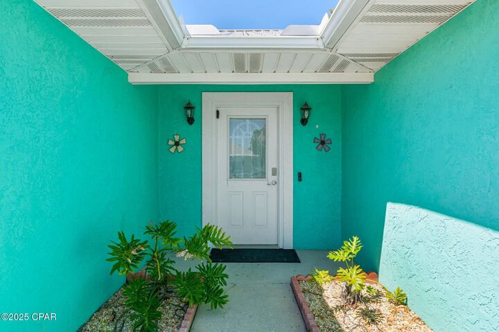 Property Photo: 3924 Vicar Street FL 32408