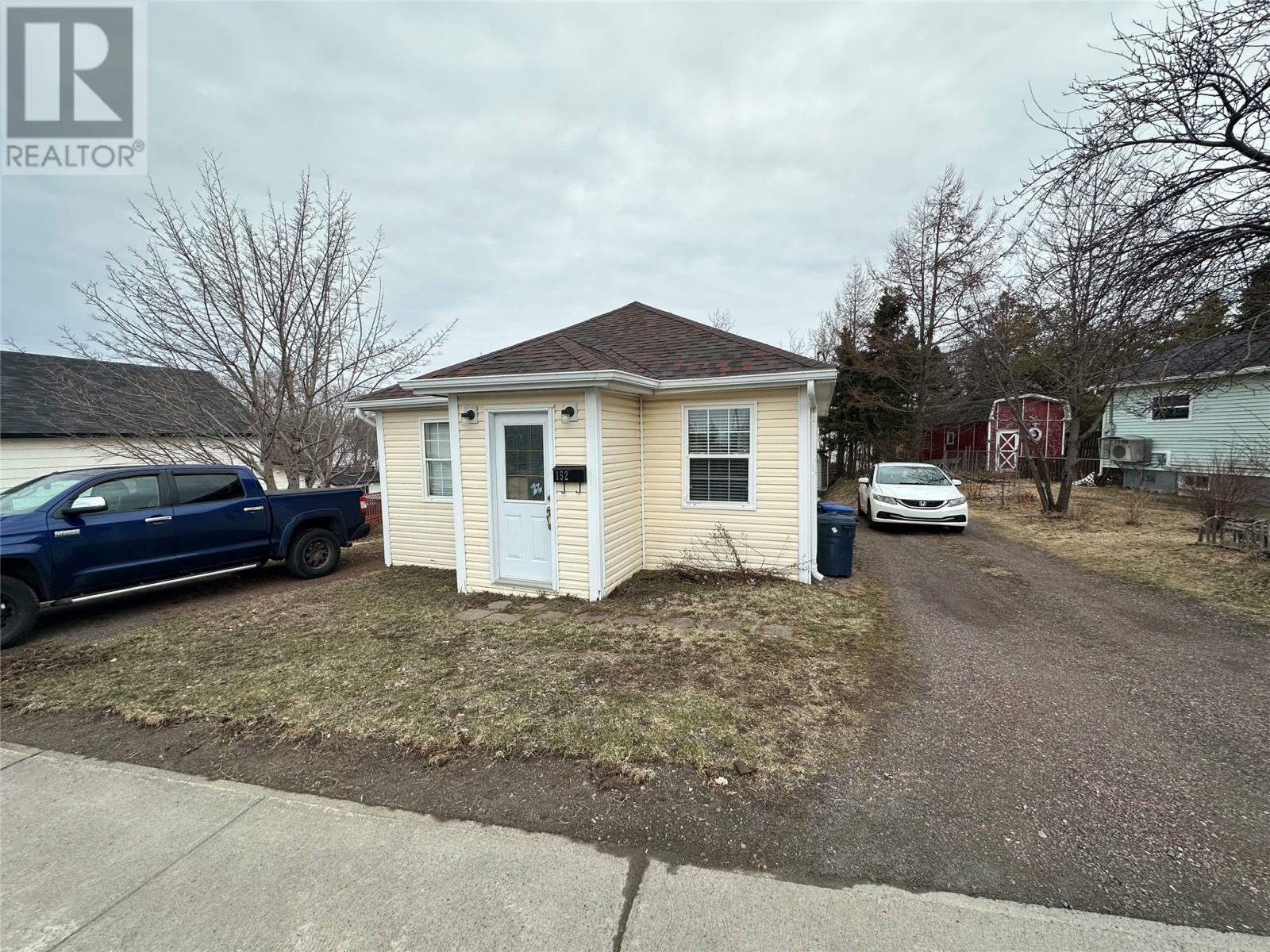 Property Photo: 152 Lincoln Road NL A2A 1P5