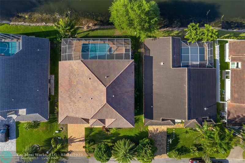 Property Photo: 9901 NW 48th Ct FL 33076