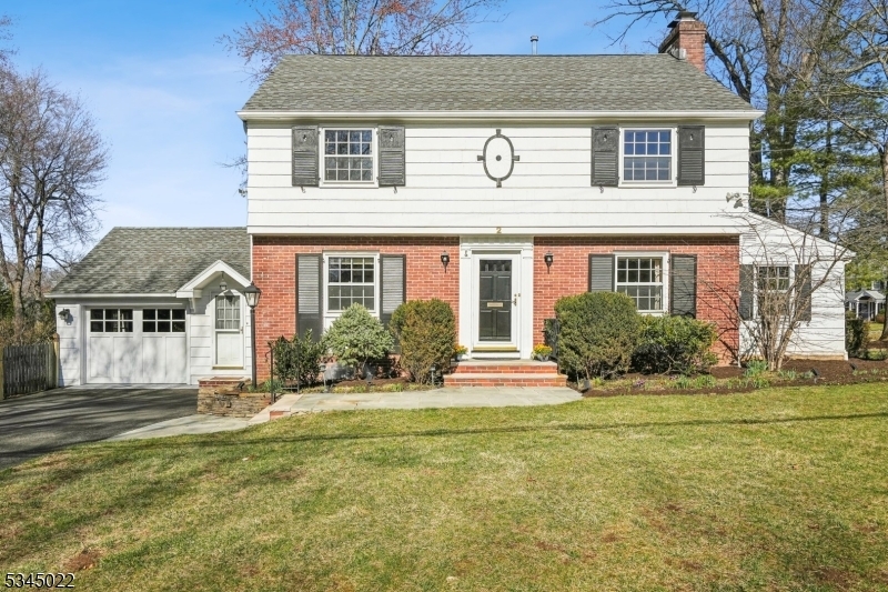 Property Photo:  2 Edgewood Rd  NJ 07928 