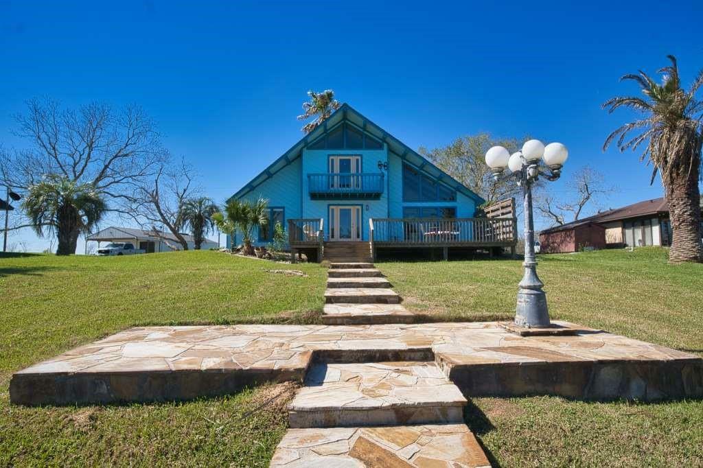 Property Photo: 122 Vivian Street TX 77422