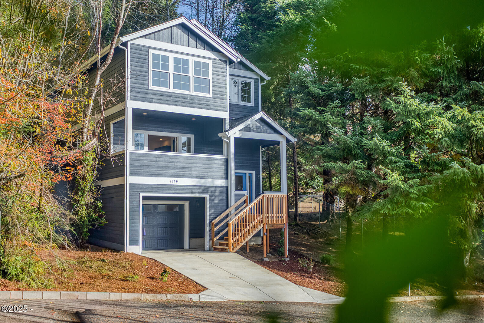 Property Photo:  2910 NE Klamath Place  OR 97365 