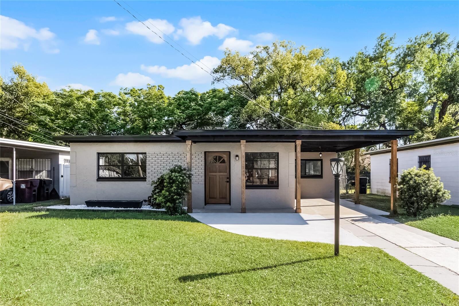 Property Photo: 912 Citrus Street FL 32805