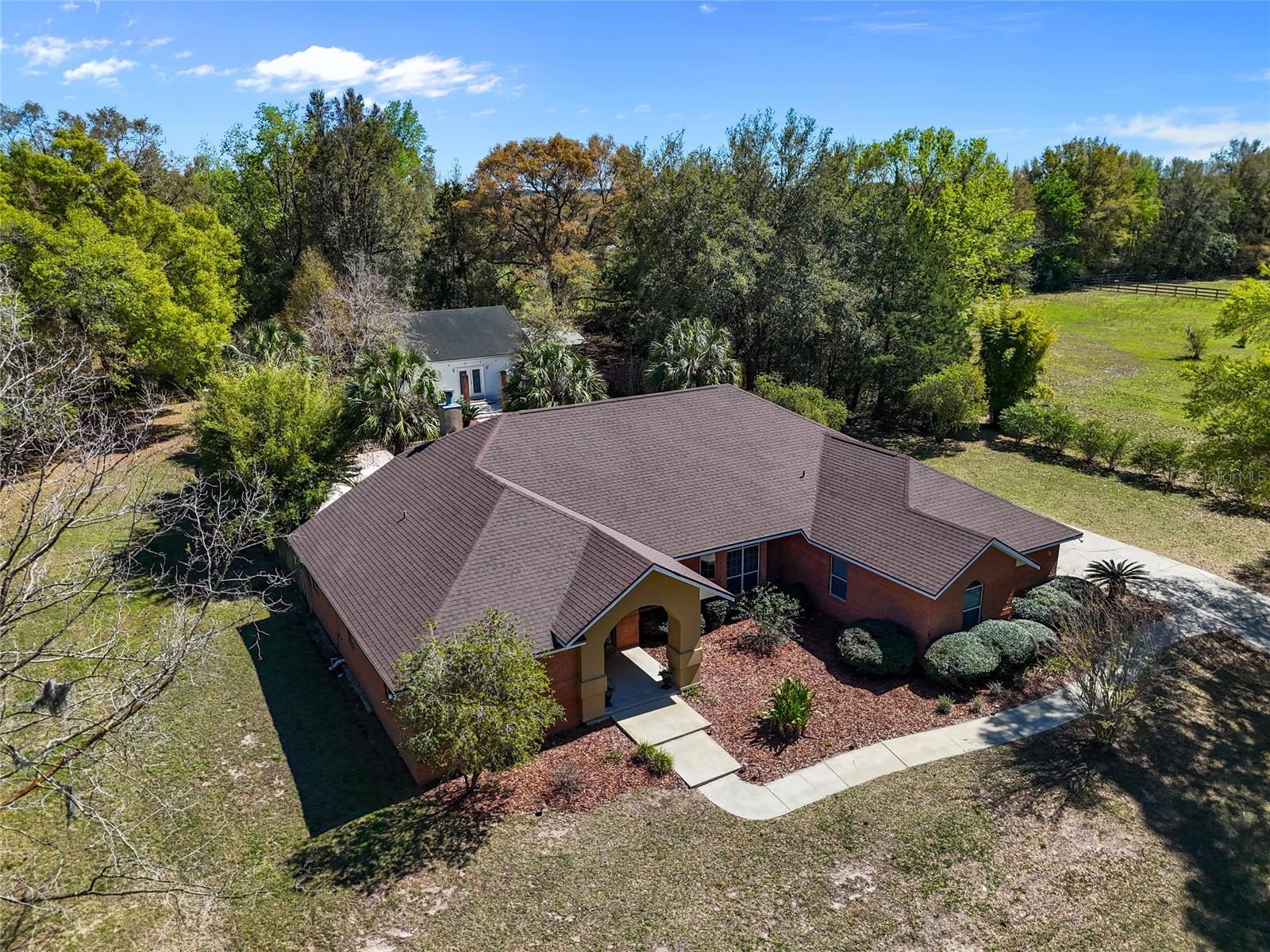 Property Photo: 14319 NW 154th Terrace FL 32615