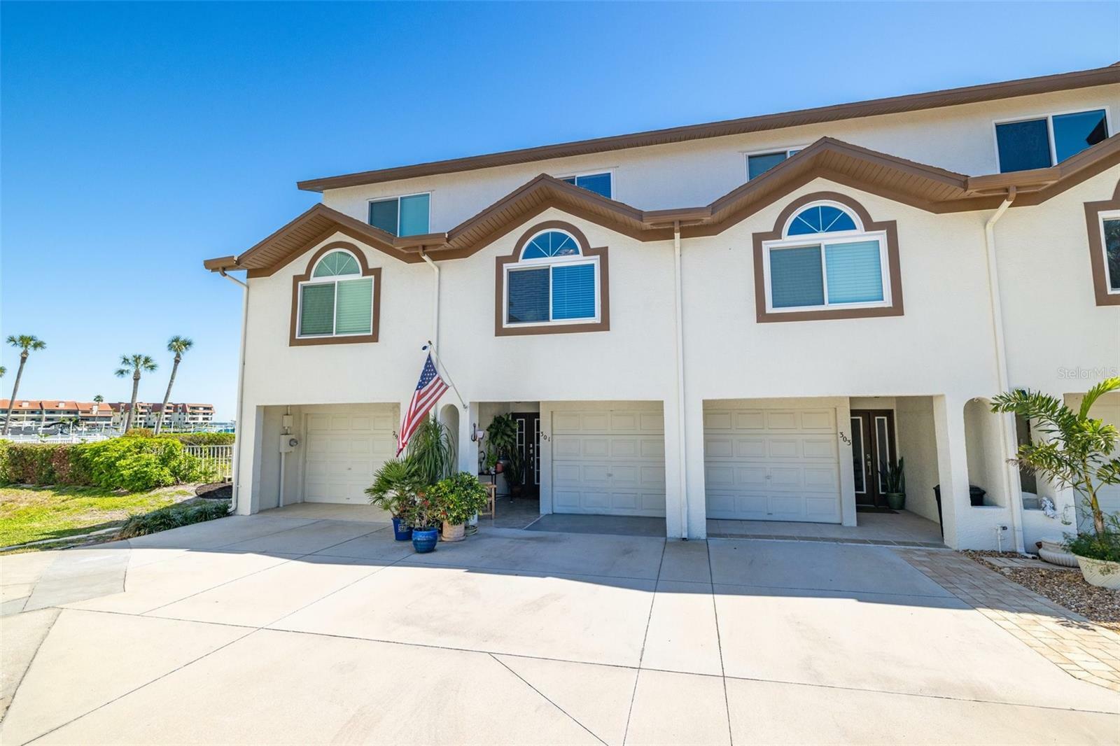 Property Photo: 301 Madeira Circle FL 33715