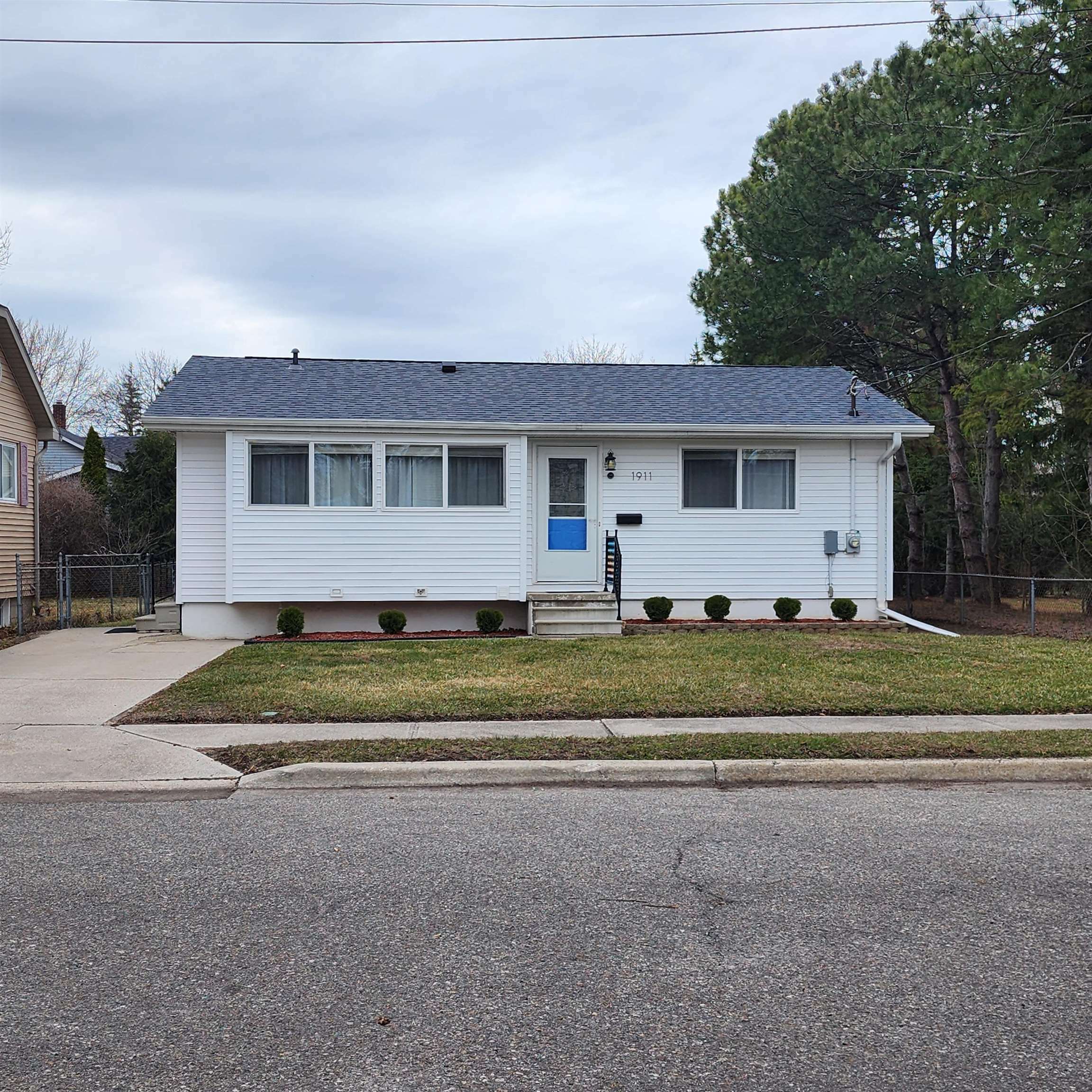 Property Photo: 1911 James Street MI 48732