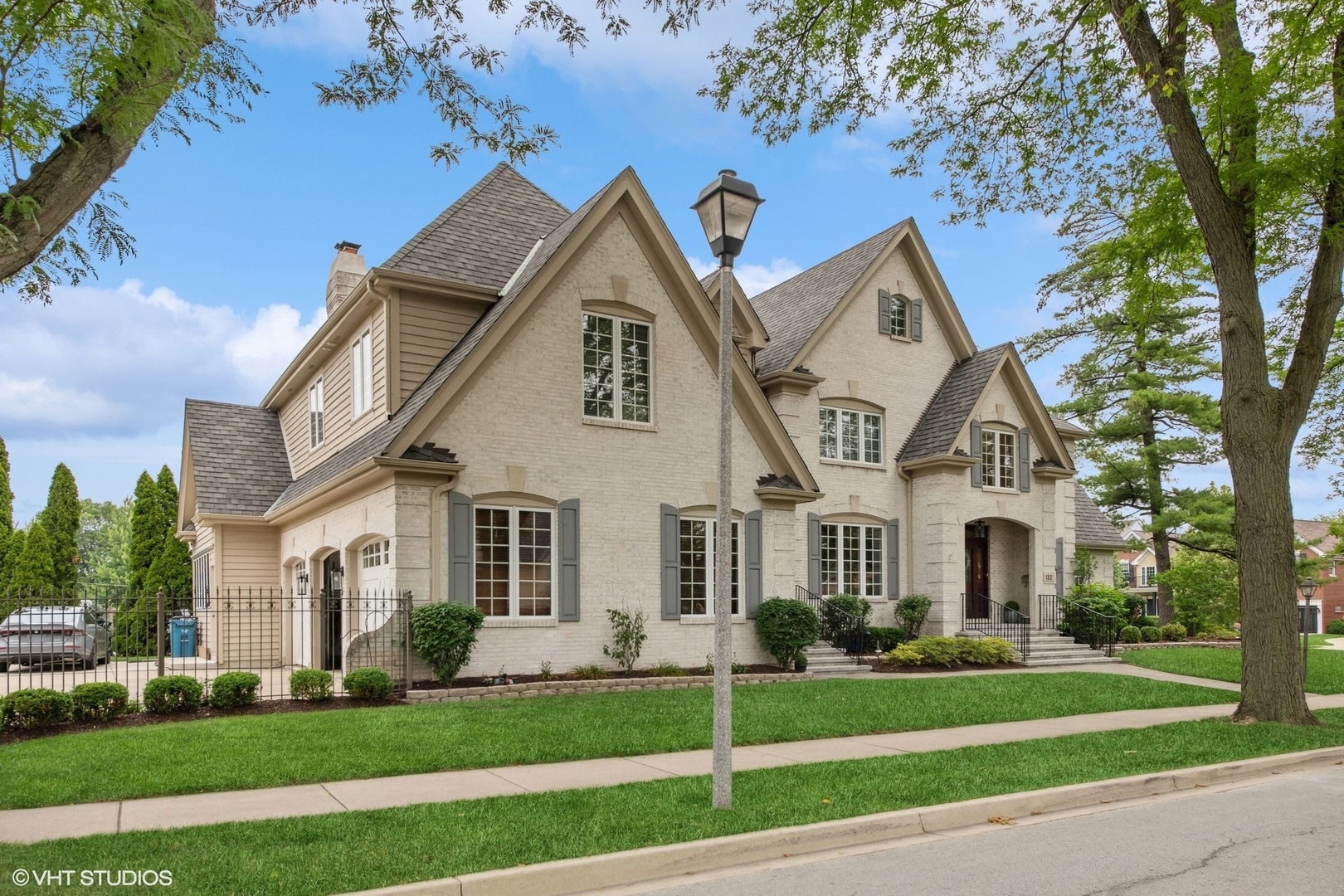 Property Photo: 132 S Chandler Avenue IL 60126