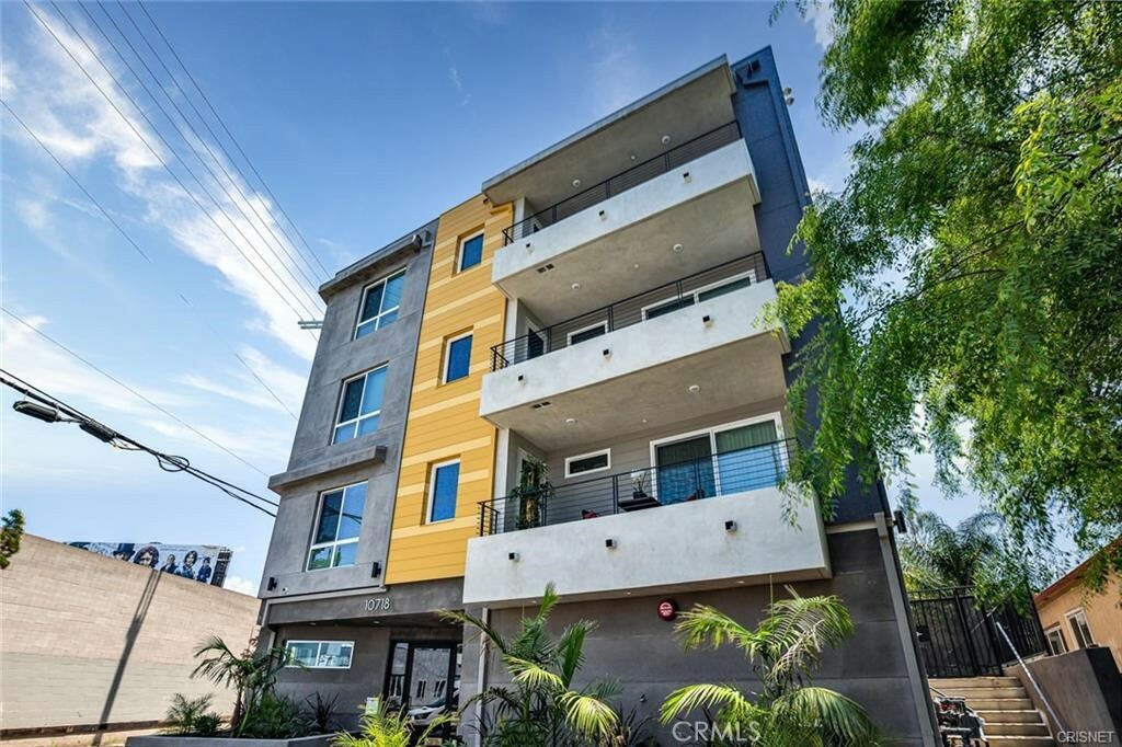 Property Photo: 10718 Acama Street 202 CA 91602