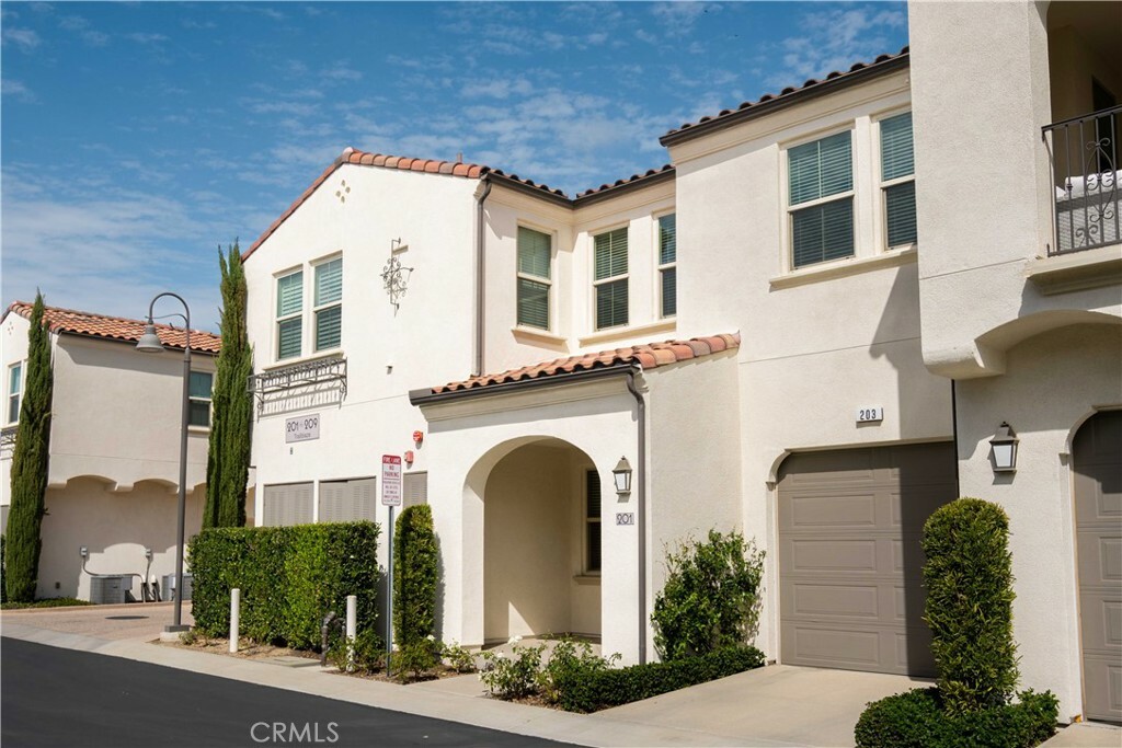 Property Photo: 201 Trailblaze CA 92618