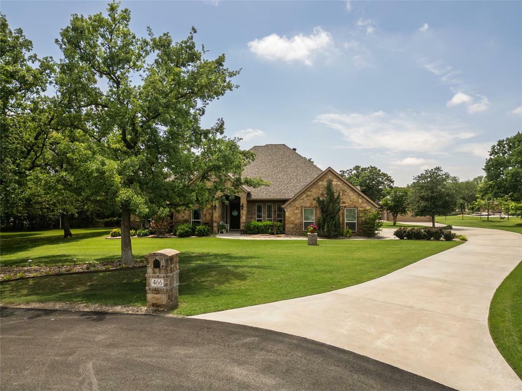Property Photo: 466 Ellis Creek Lane TX 76085