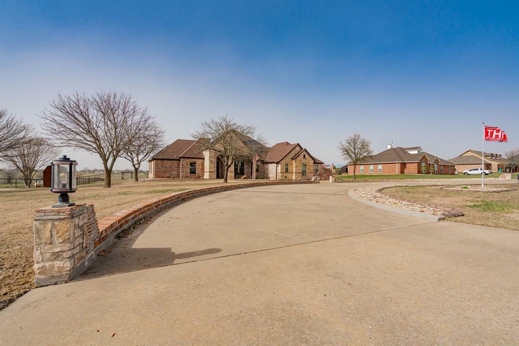 Property Photo: 910 Angus Road TX 75167