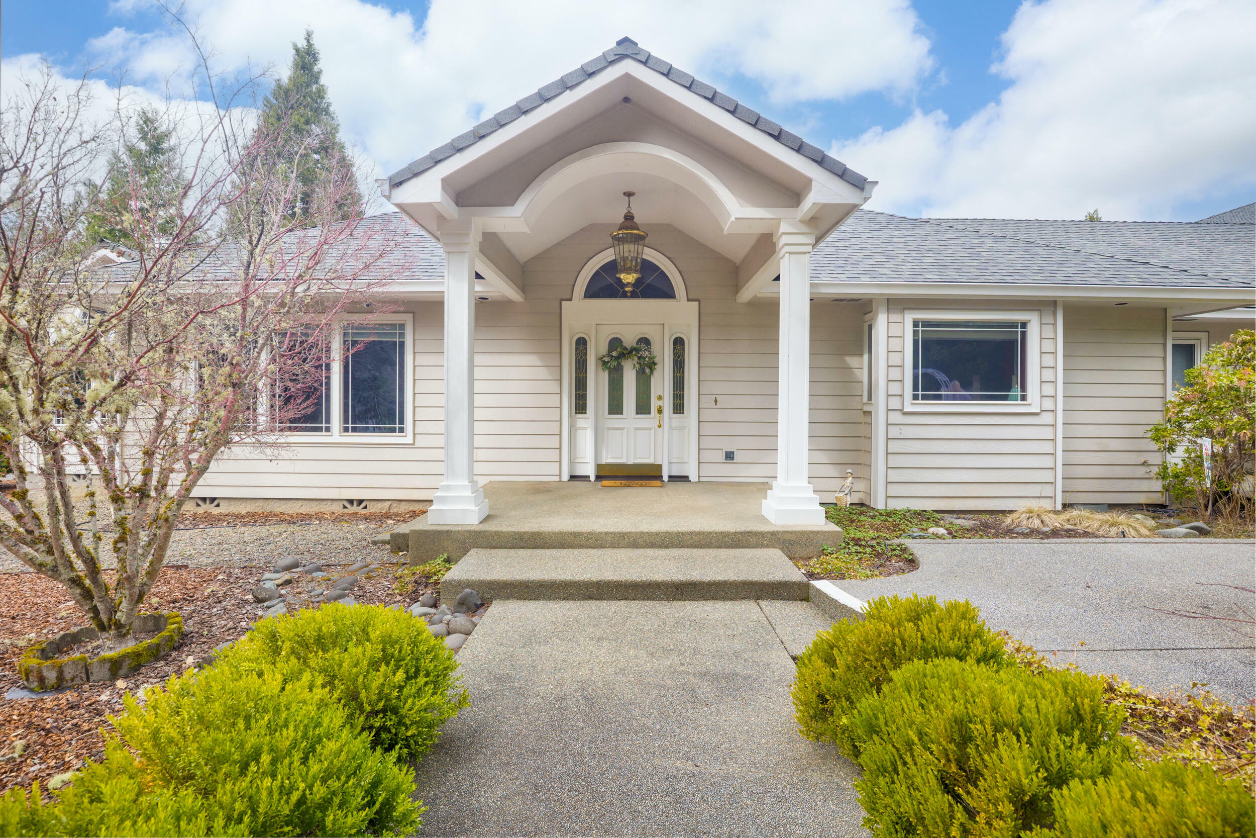 Property Photo: 353 Hixson Drive OR 97526
