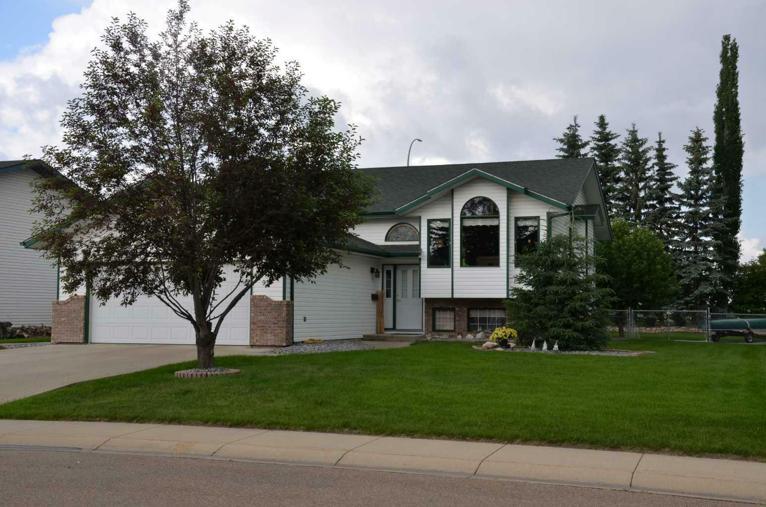 Property Photo: 93 Hathaway Lane AB T4L 1T4