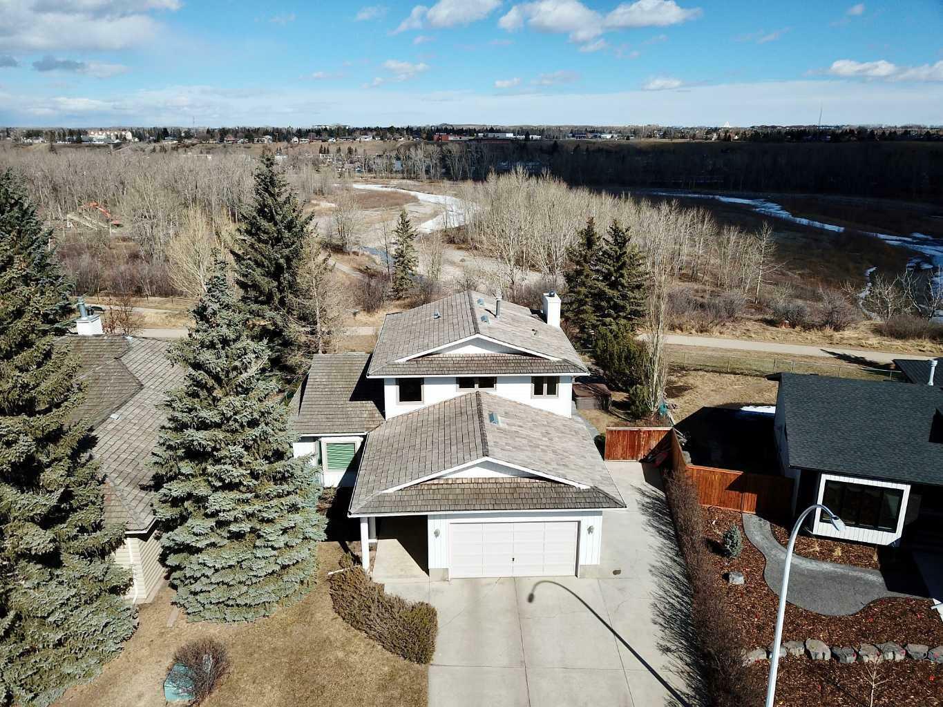 Photo de la propriété: 182 Woodbend Way SE AB T1S 1L8