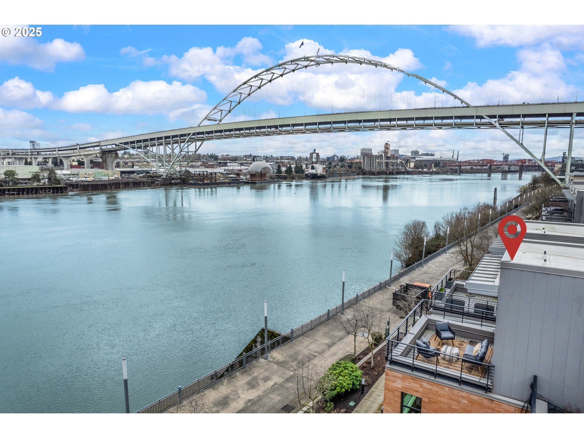 1660 NW Riverscape Dr  Portland OR 97209 photo