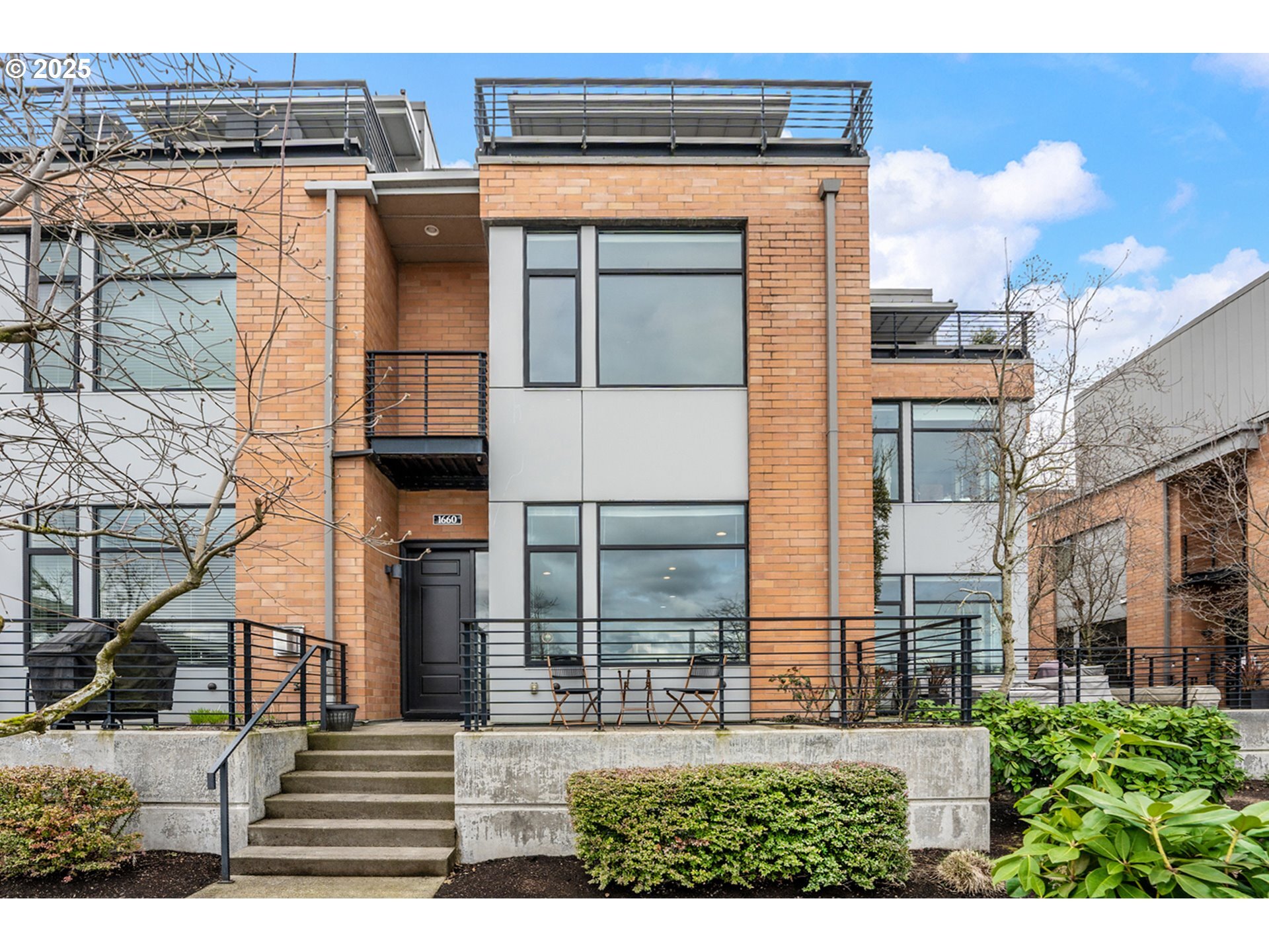 Property Photo:  1660 NW Riverscape Dr  OR 97209 
