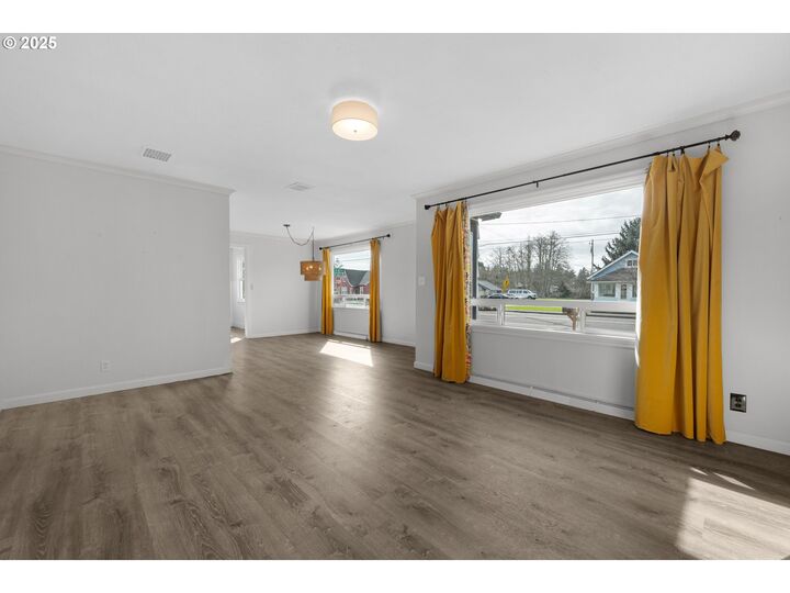 Property Photo: 780 S Main Ave OR 97146