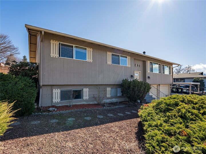 Property Photo:  837 N Kentucky  WA 98802 