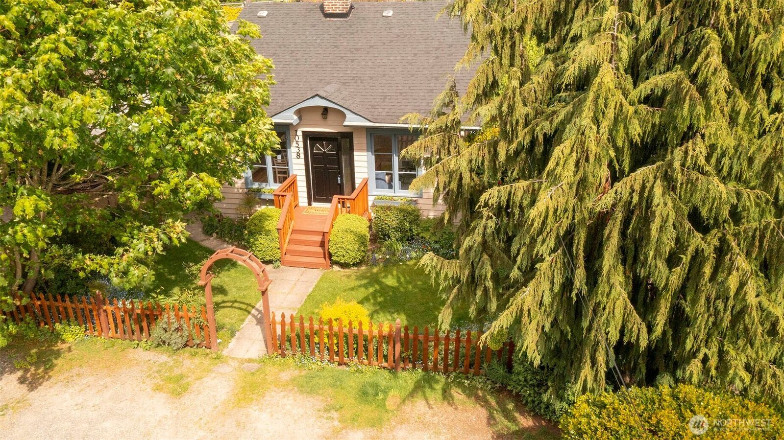 Property Photo:  10538  Evanston Avenue N  WA 98133 