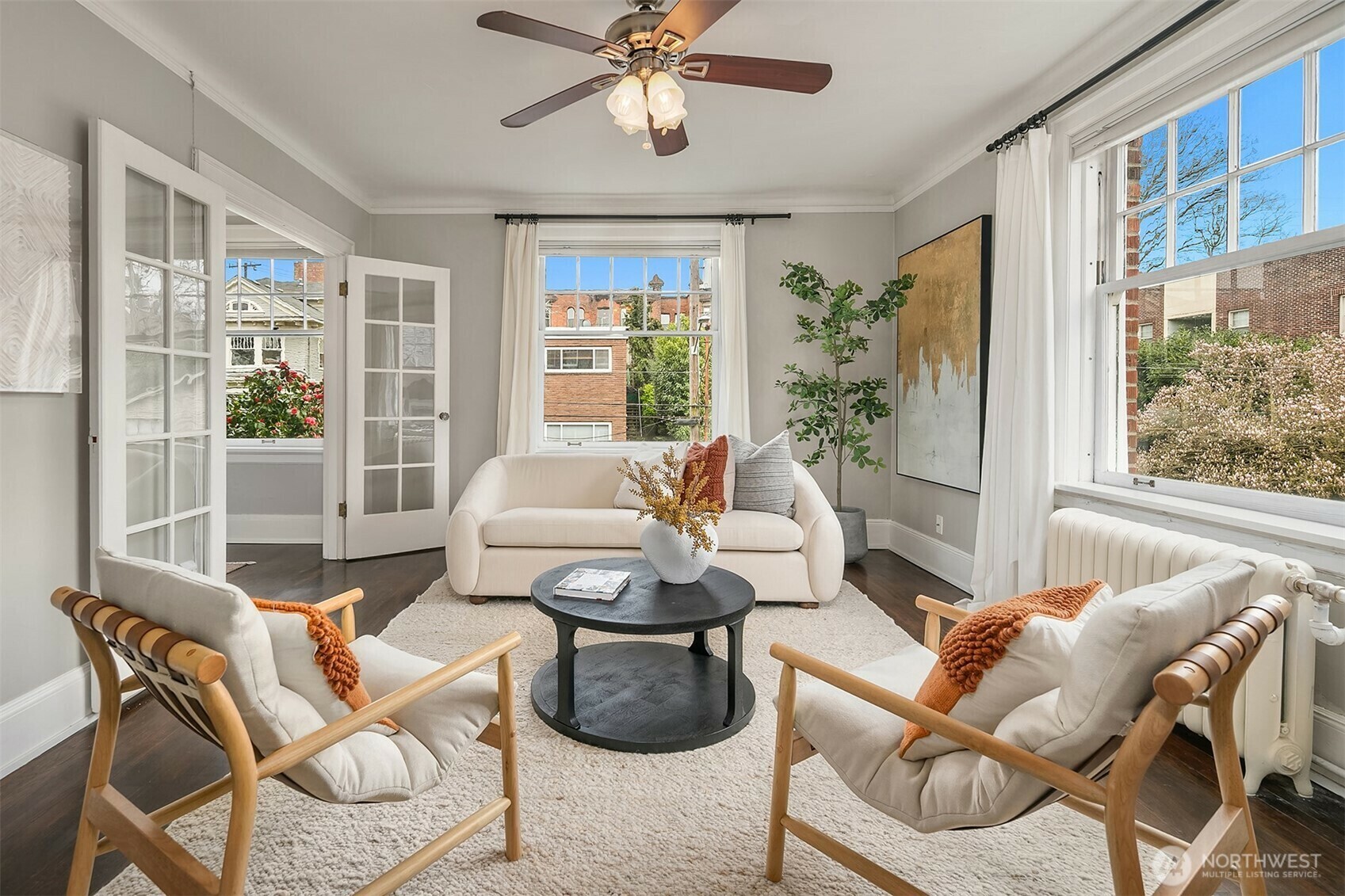 Property Photo: 321 Boylston Avenue E 302 WA 98102
