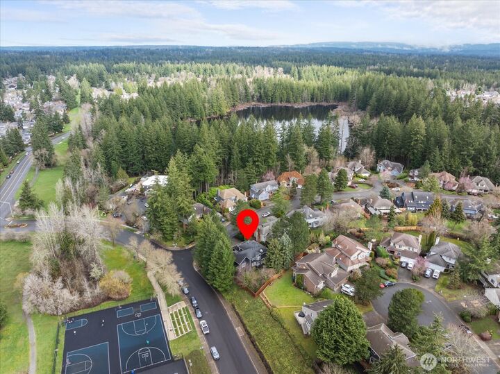 House for sale in Sammamish: 24429 SE 42nd Pl Place, Sammamish, WA 98029