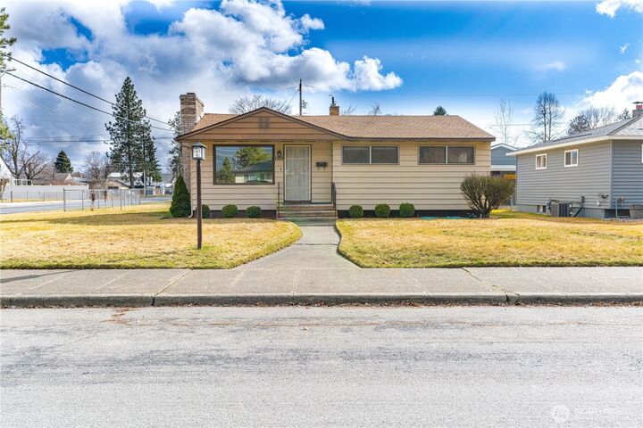 Property Photo: 1103 W Decatur Avenue WA 99205