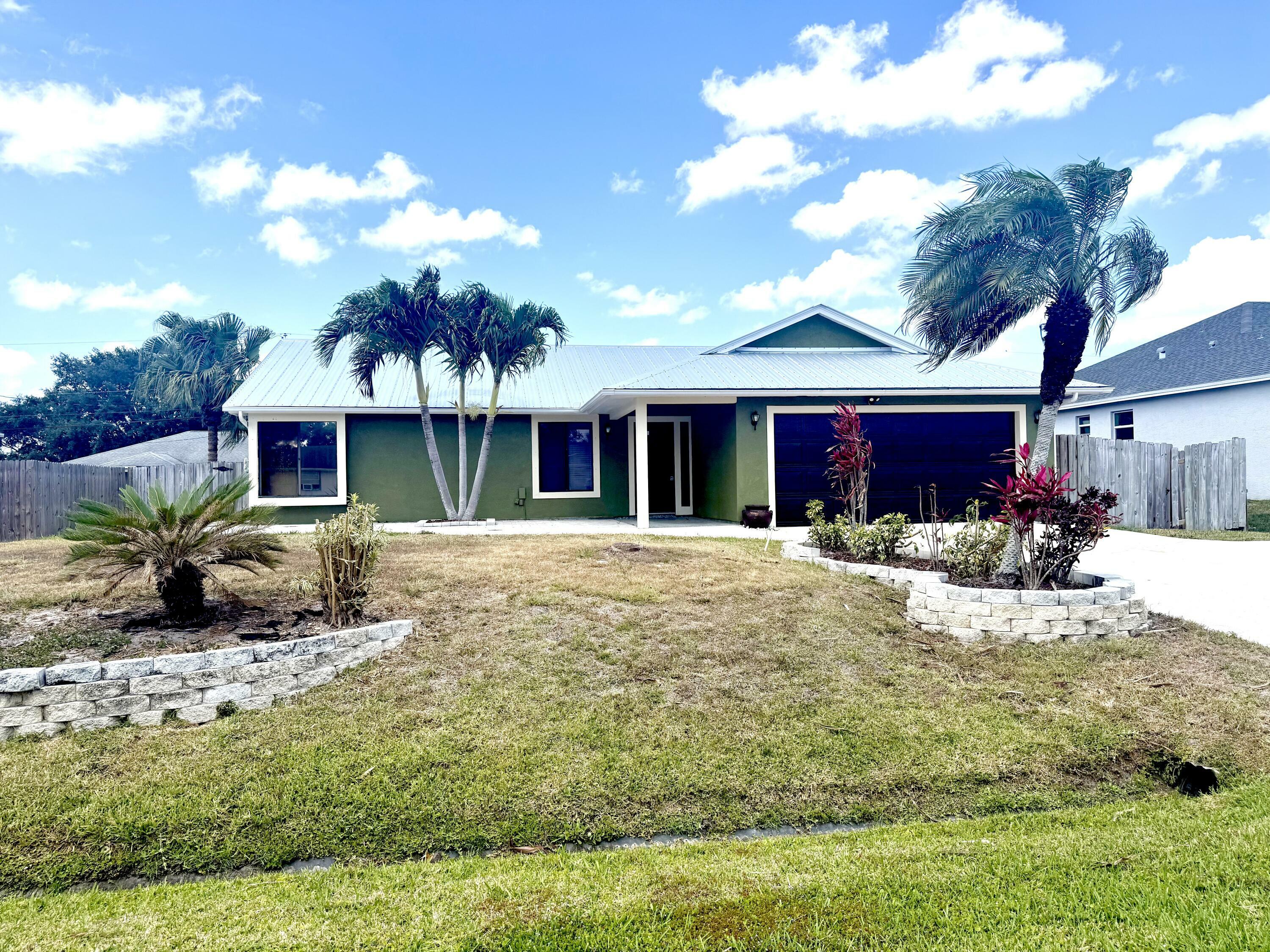 Property Photo: 1355 SW Granville Avenue FL 34953