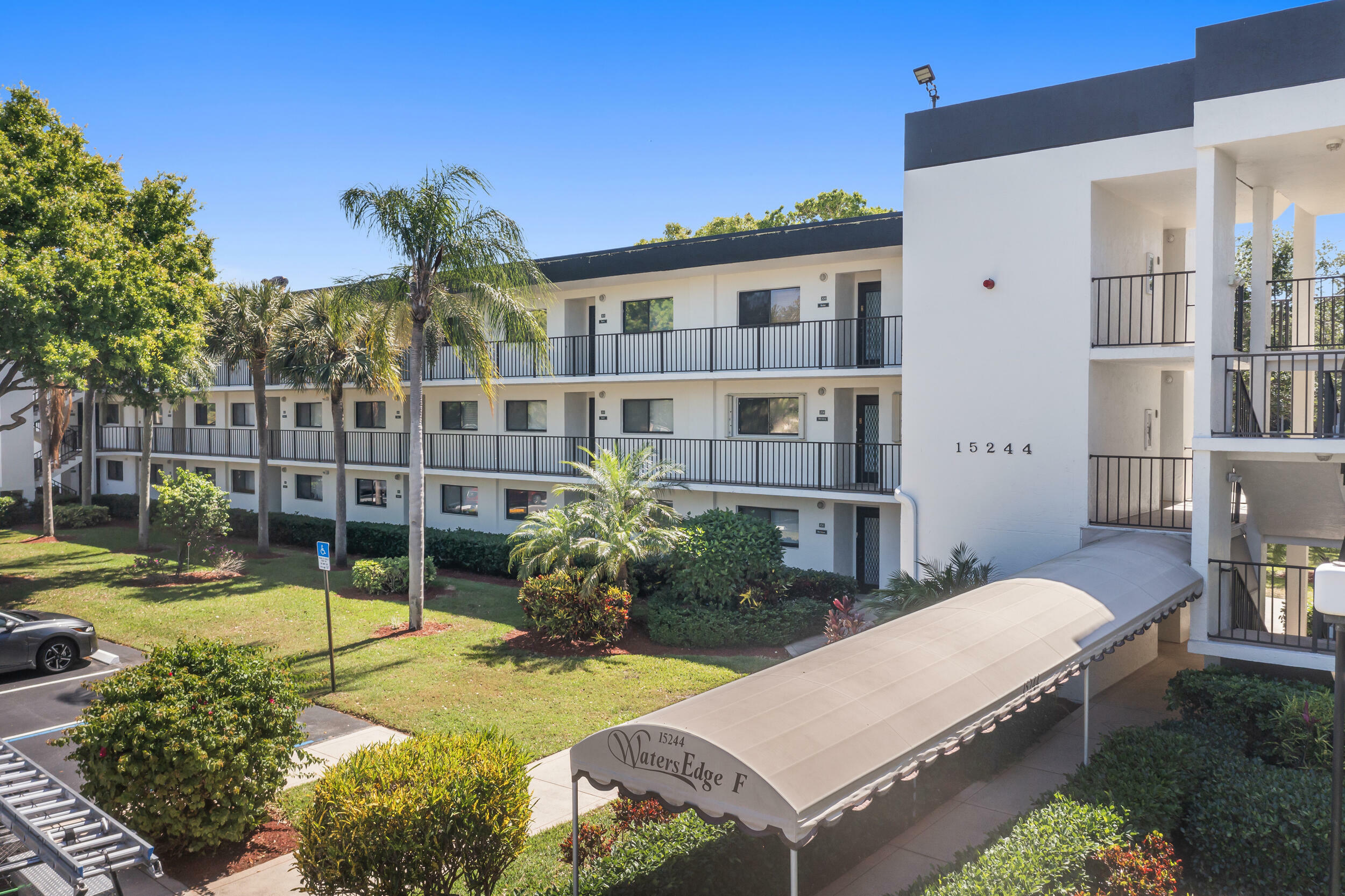 Property Photo:  15244 Lakes Of Delray Boulevard 105  FL 33484 