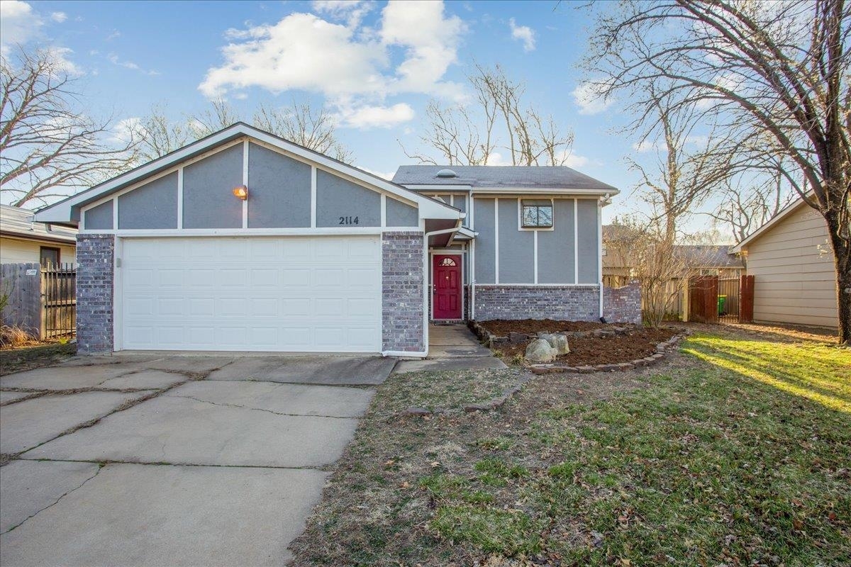 Property Photo: 2114 N Shefford KS 67212