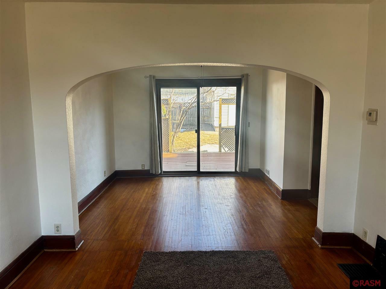 Property Photo: 913 N 4th Street MN 56001