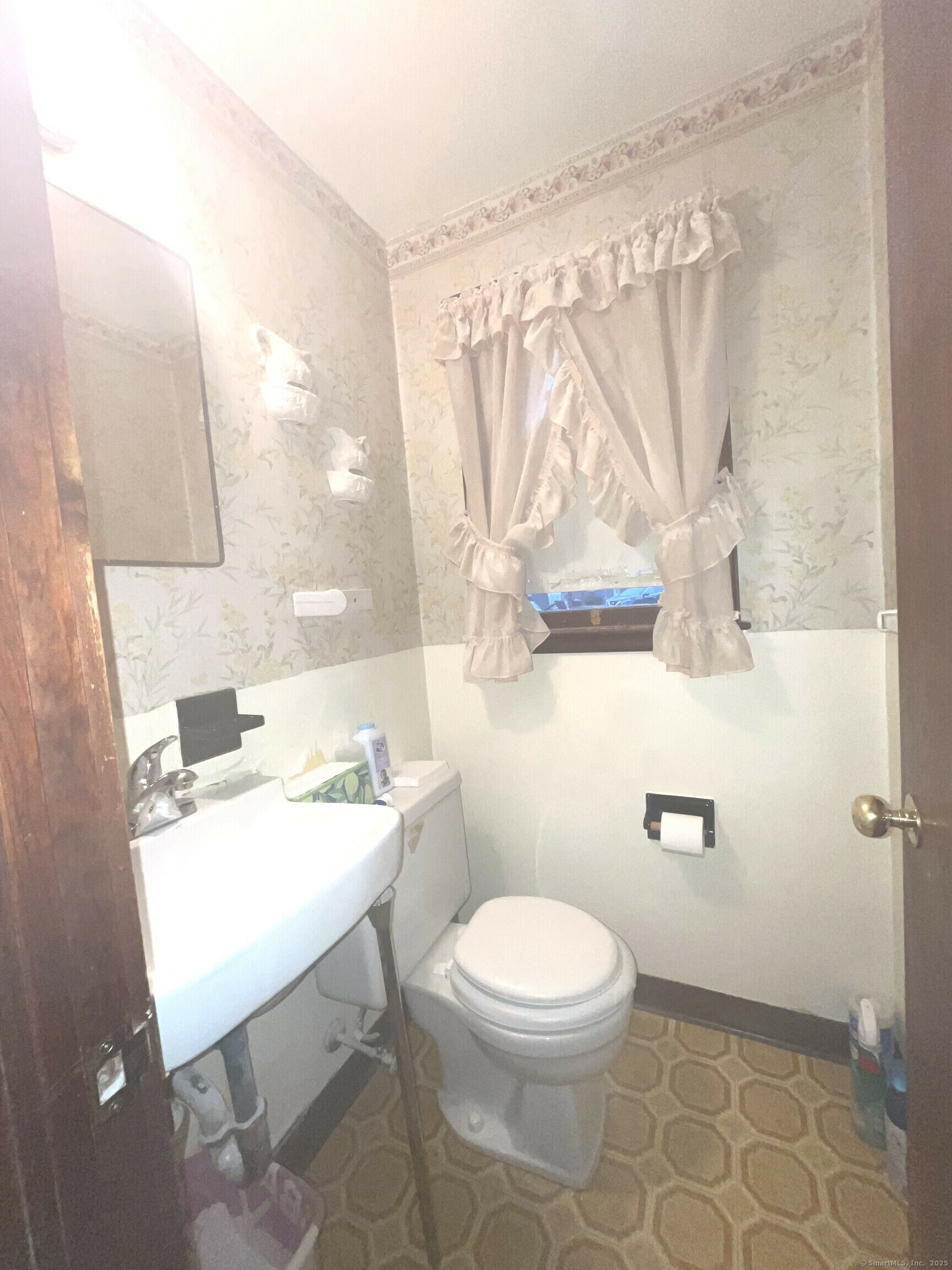Property Photo: 1 Long Hill Terrace CT 06515