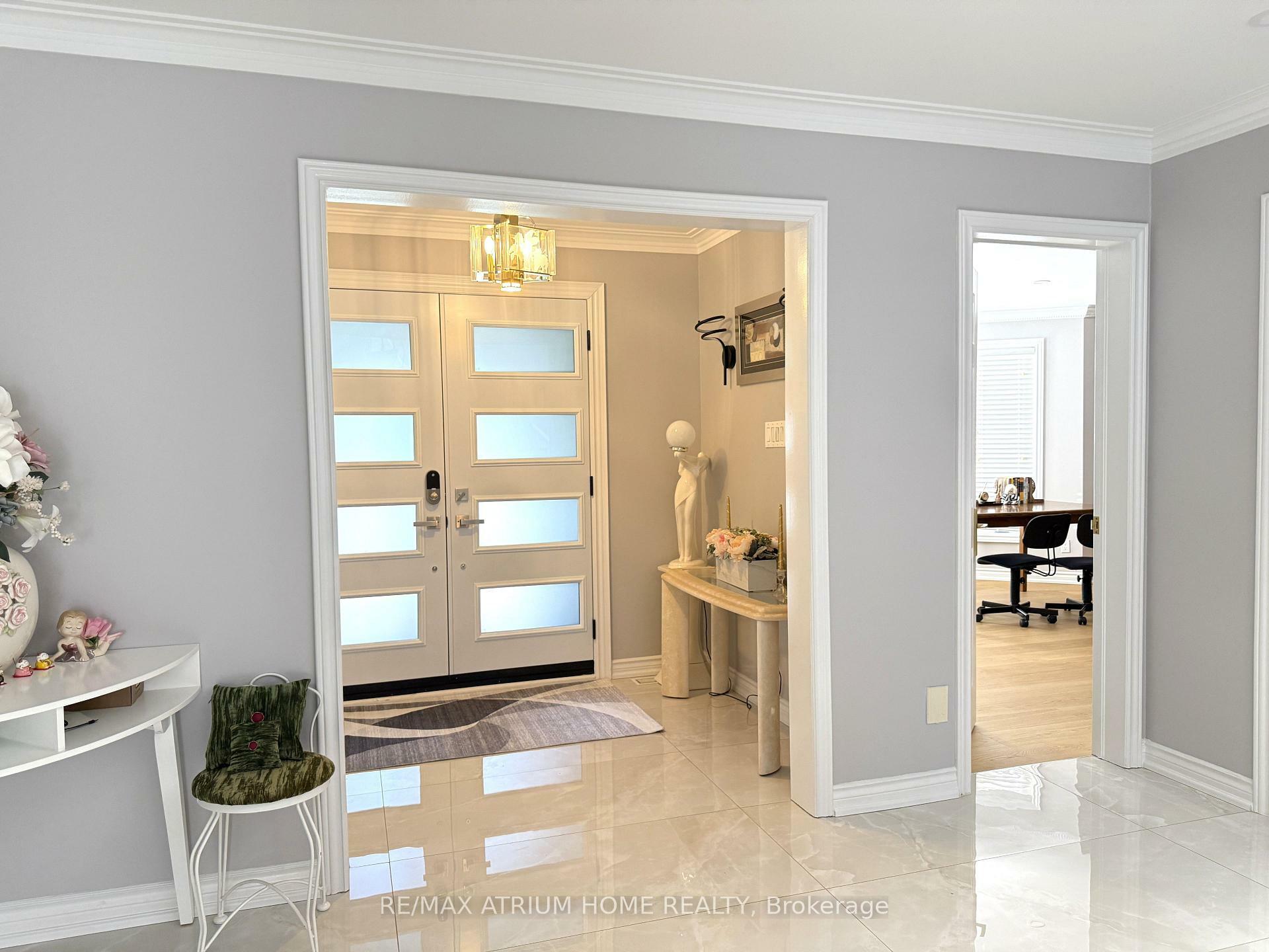 Property Photo: 1875 Folkway Drive ON L5L 2X1
