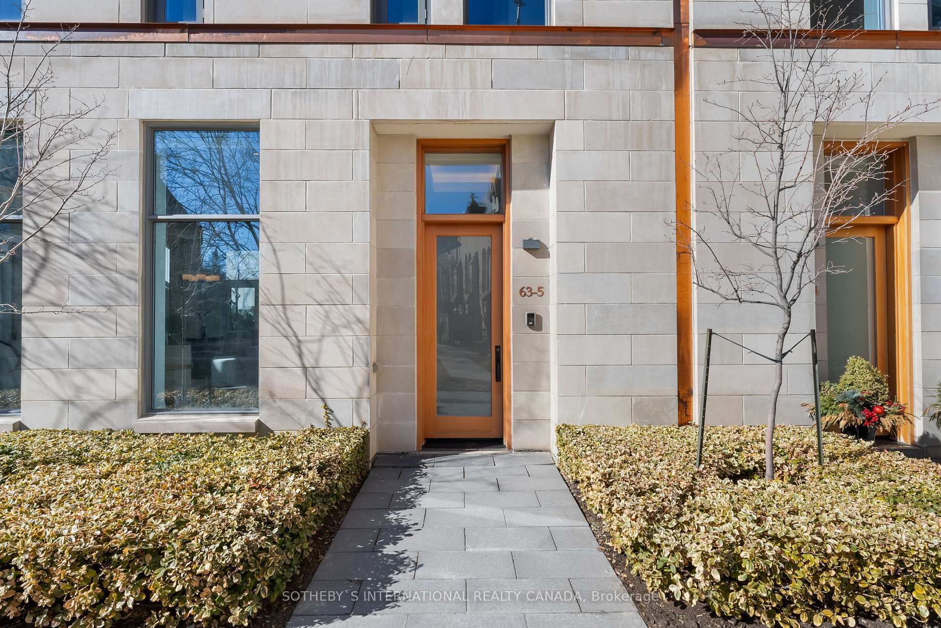 Property Photo: 63 St. Mary Street Th 5 ON M5S 0A4