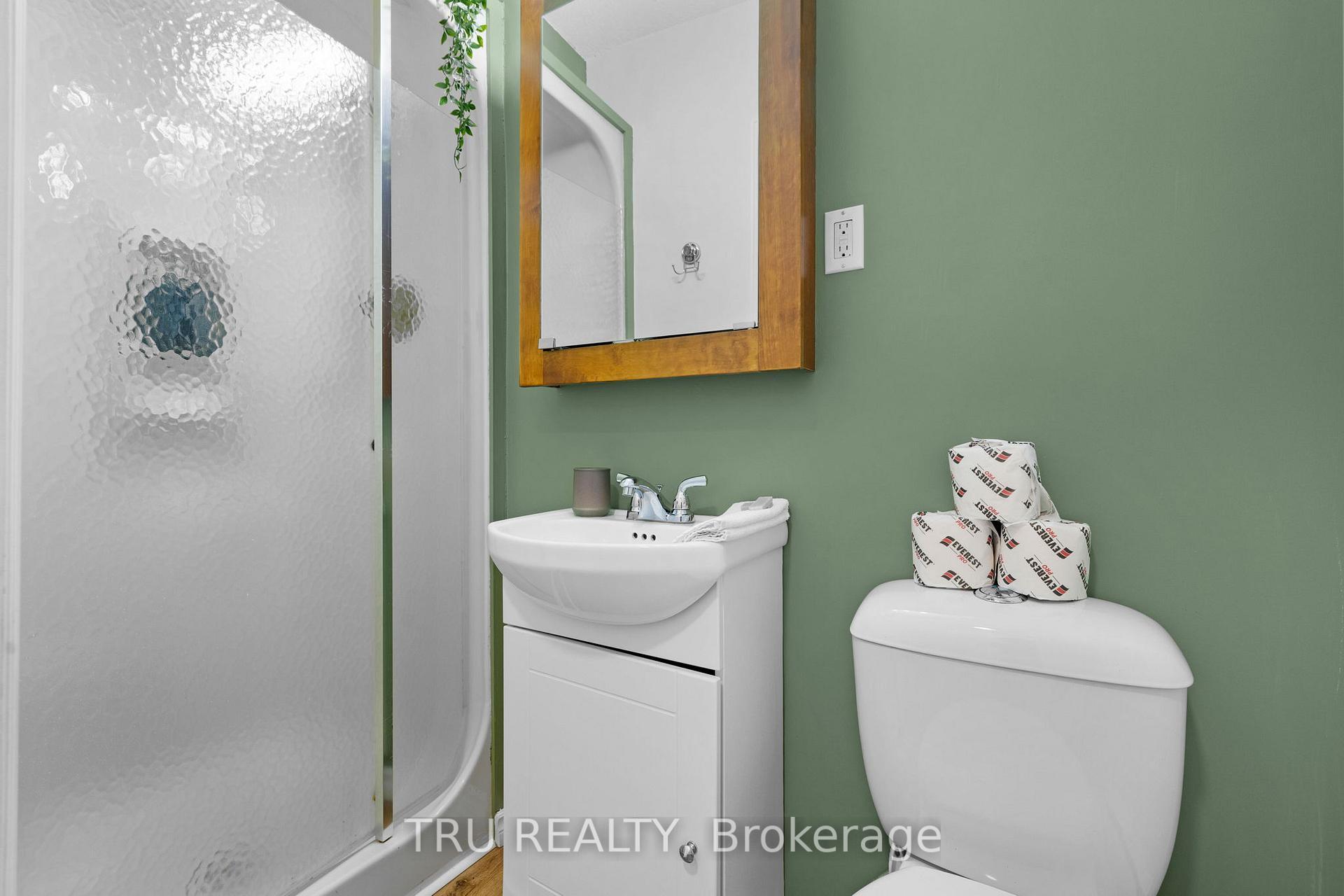 Property Photo: 160 Metcalfe Street 2 ON K2P 1P2