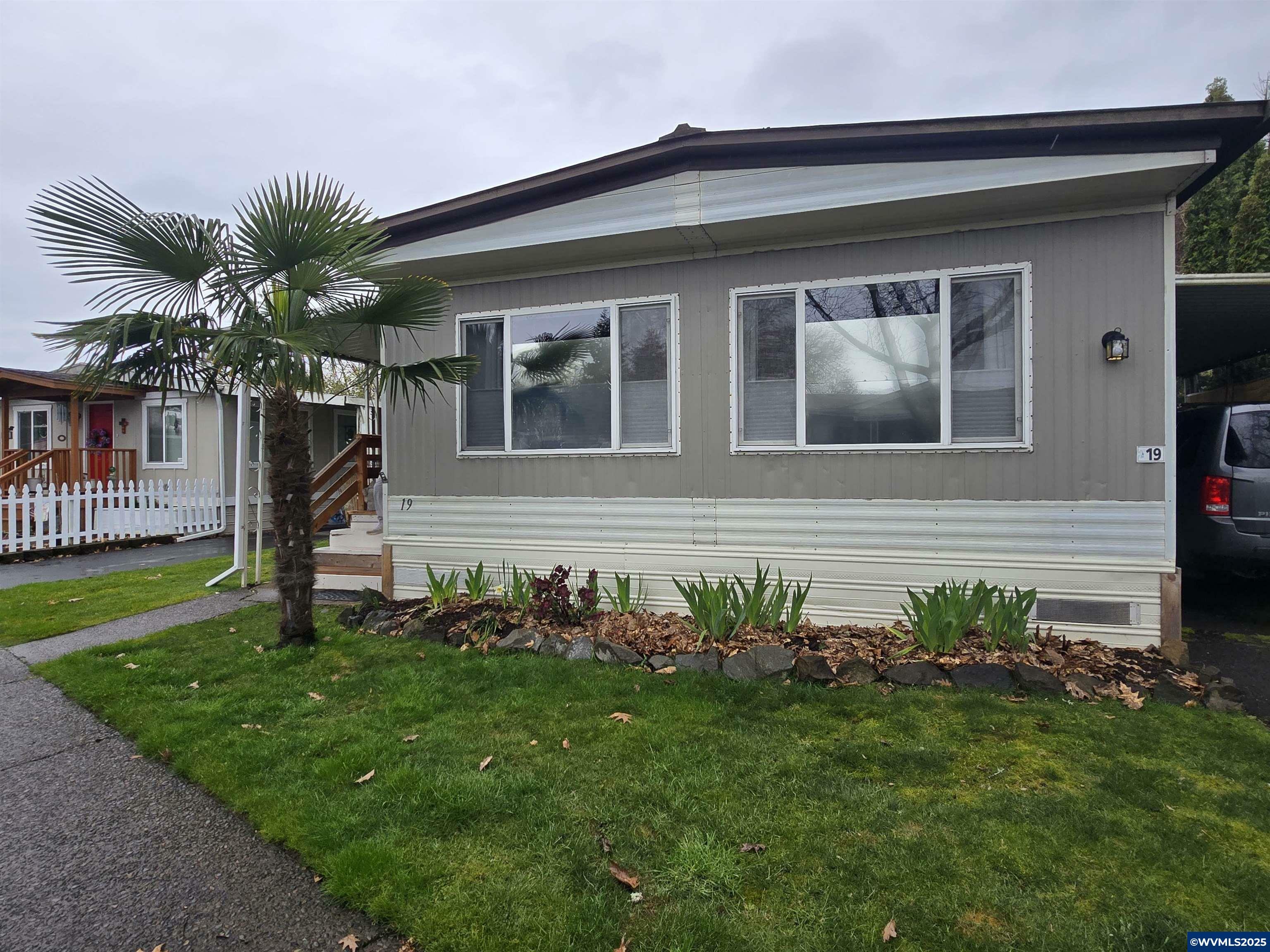 Property Photo: 1475 Green Acres Rd 19 OR 97408