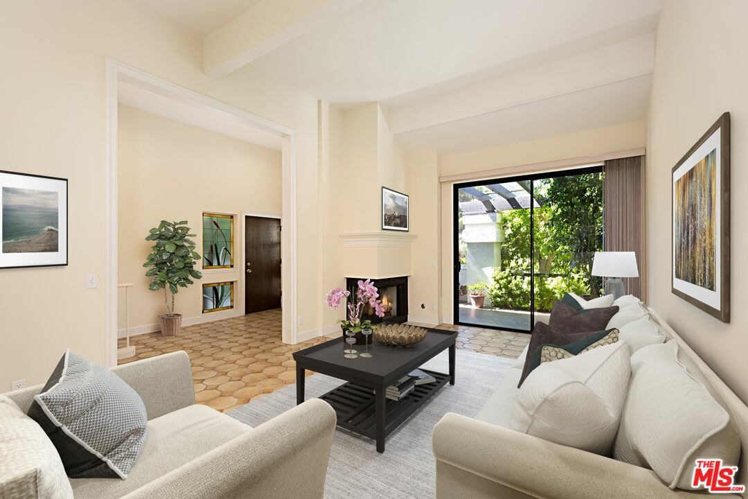 Property Photo:  1476 Palisades Dr  CA 90272 