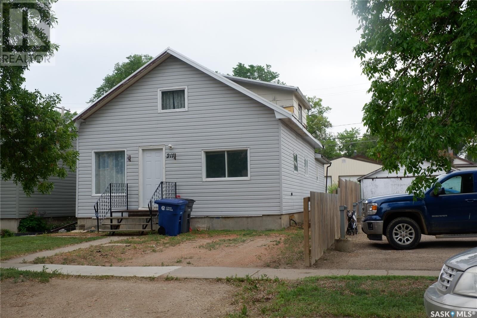 Property Photo: 211 4th Avenue W SK S0H 0B0