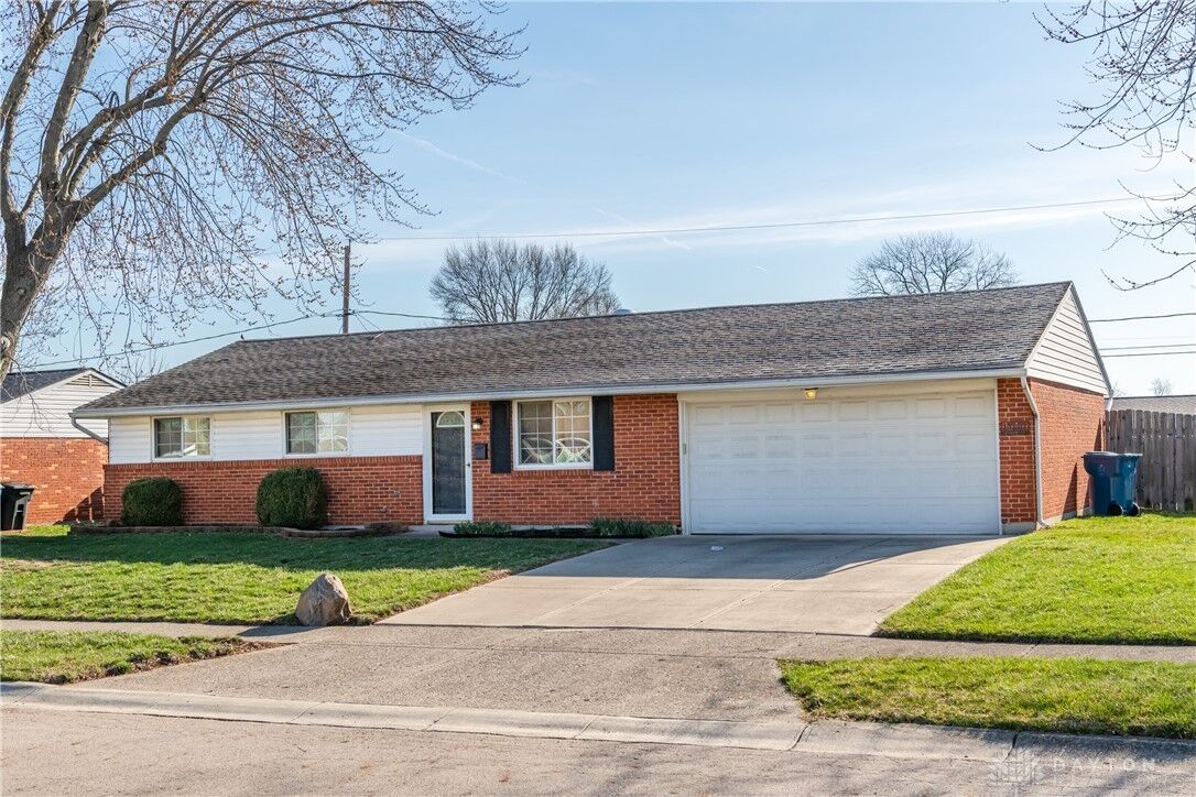 Property Photo: 6940 Shellcross Drive OH 45424