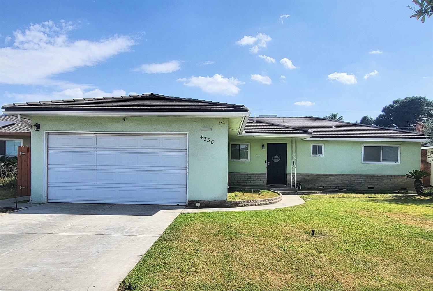 Property Photo: 4336 E Austin Way CA 93726