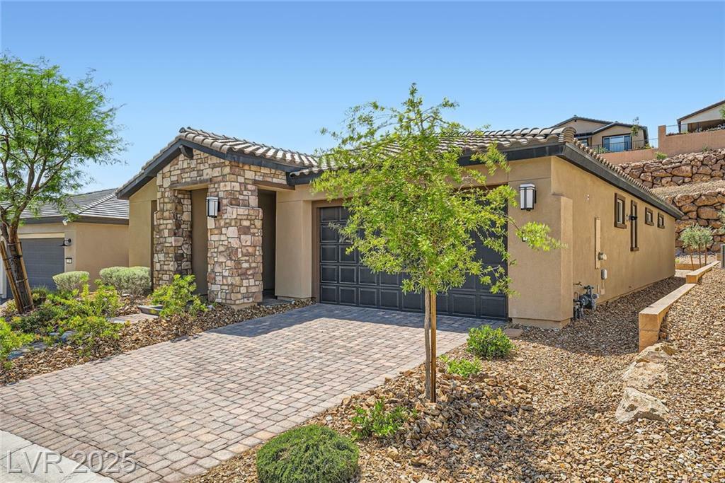 Property Photo: 243 Sun Glaze Avenue NV 89011