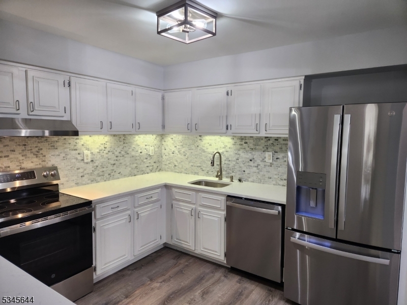 808 Eves Dr 2R  Hillsborough Twp. NJ 08844 photo