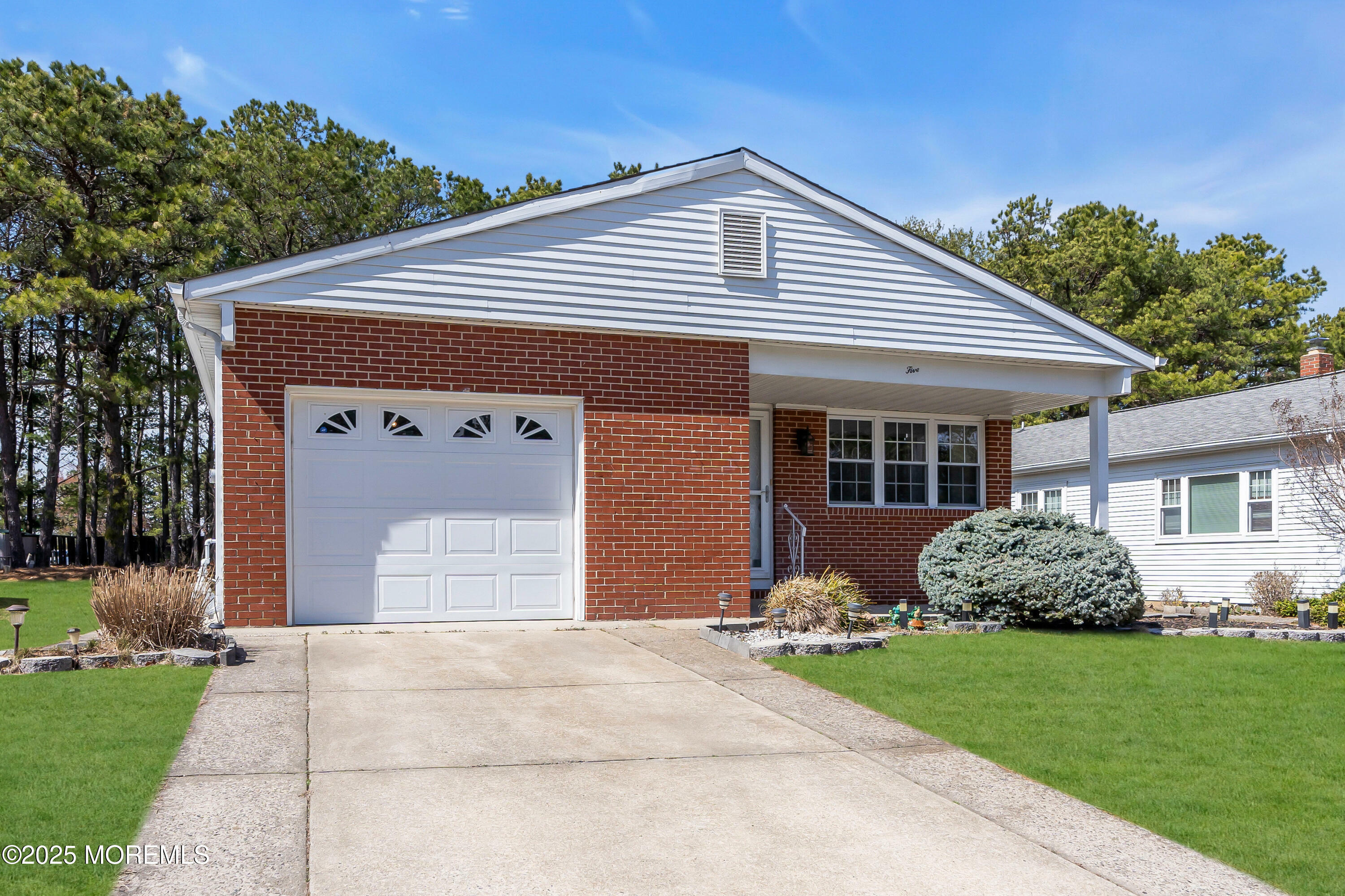 Property Photo: 5 Linstead Court NJ 08757