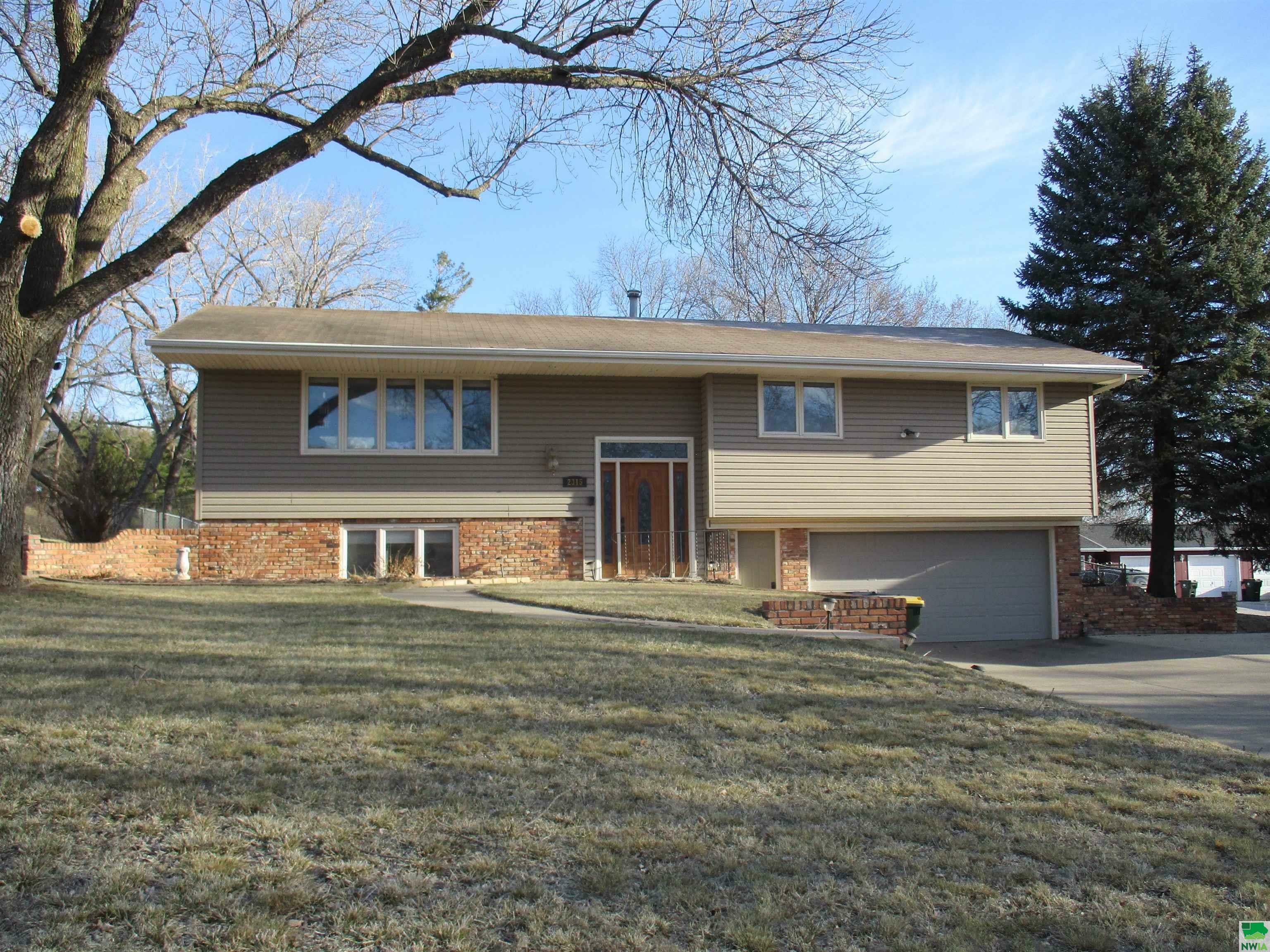 Property Photo: 2315 Indian Hills Dr IA 51104