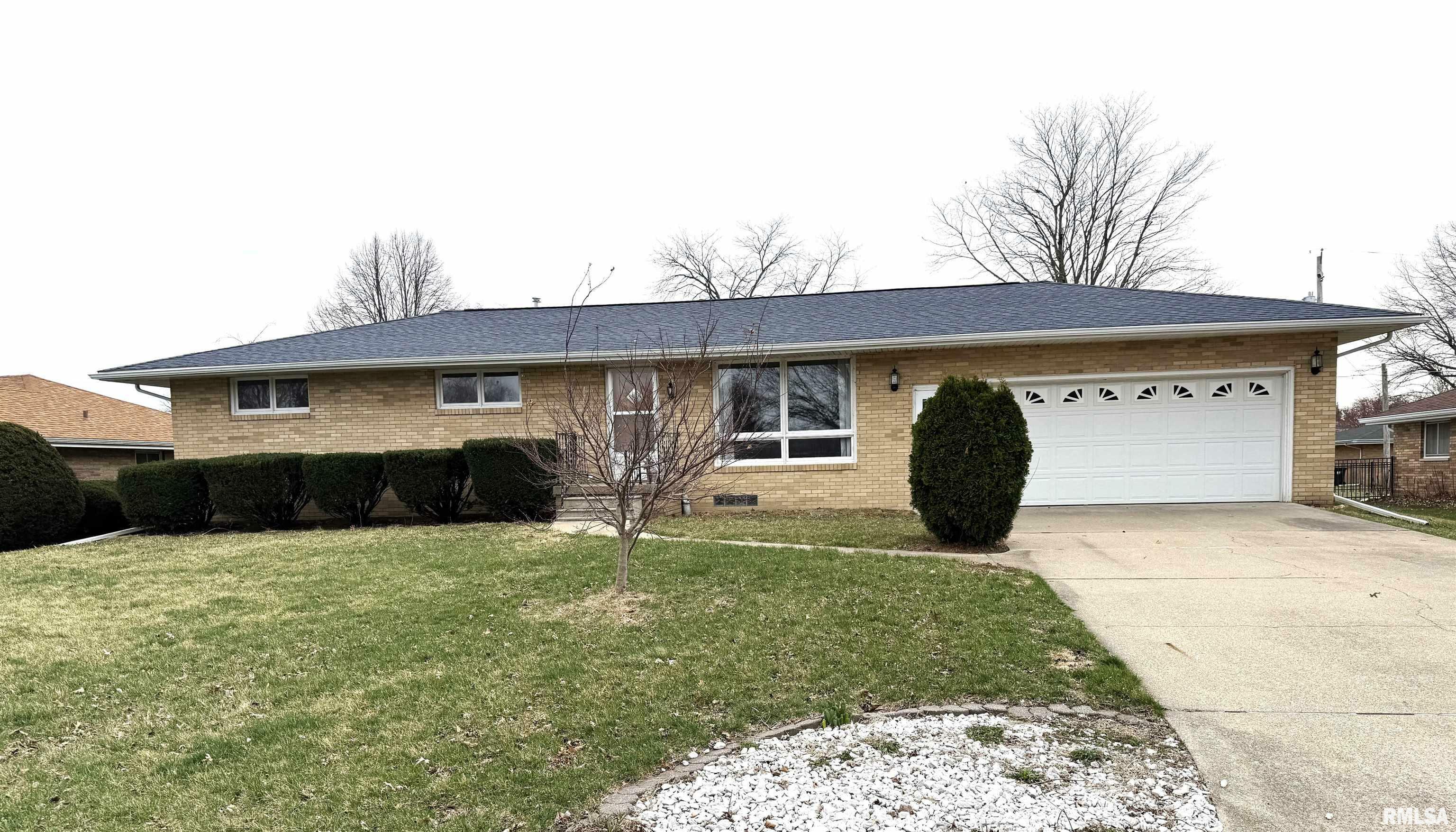 60 Ma-Gra-Bl Drive  Canton IL 61520 photo