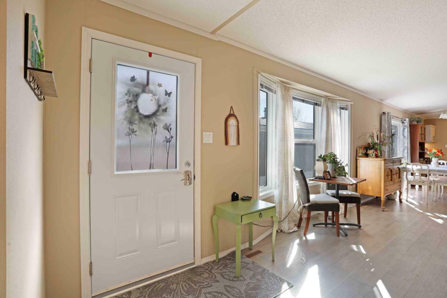 Property Photo: 15 Maple Drive AB T1R 1H8