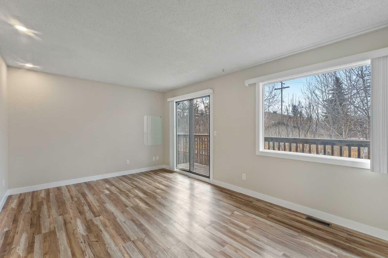 Property Photo: 423 10 Avenue NE AB T2E 0X5