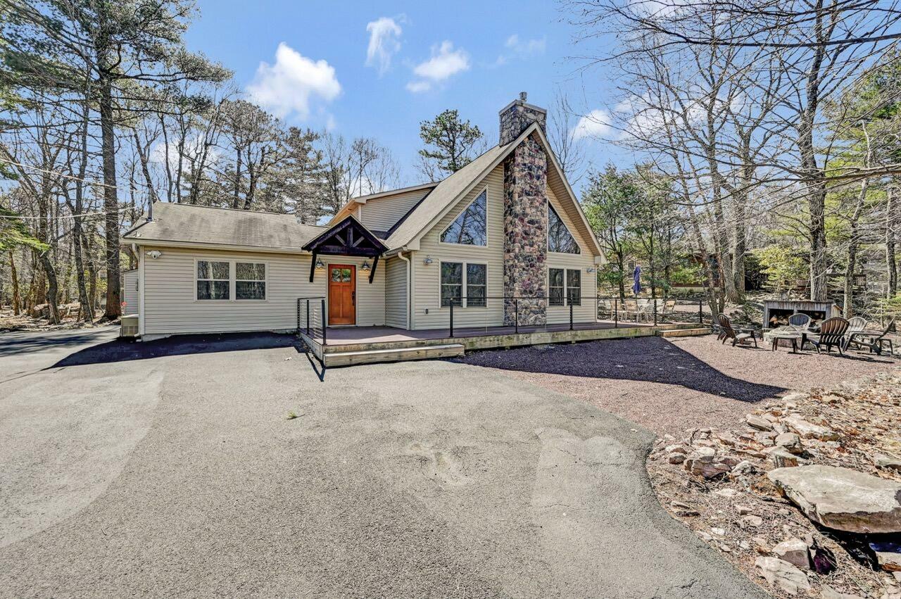 Property Photo: 29 Estates Dr PA 18624
