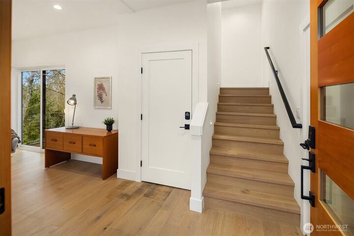 Property Photo:  1507  8th Street  WA 98225 