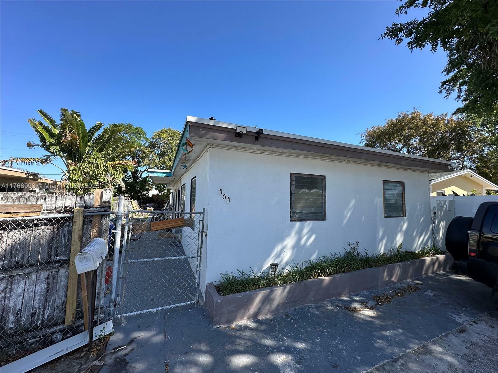565 NE 32nd St  Oakland Park FL 33334 photo